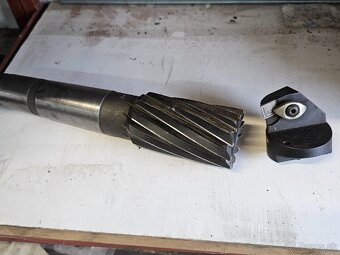 Predám vrtáky, sústružnícke nože, silon... - 2