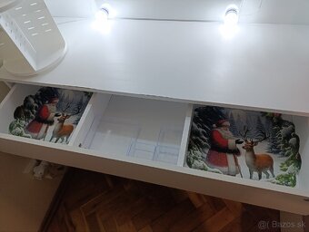 Kozmetický stolík - 2