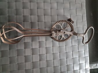 Prodám starý šlehač, pozůstalost. - 2