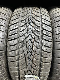 Zimné pneumatiky dunlop 235/50R18 - 2