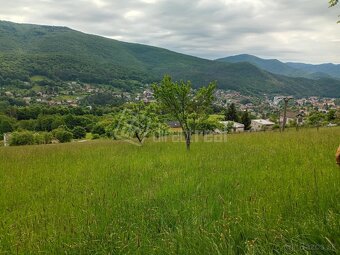 Predaj - pre rodinné domy - Pozemok s výhľadom na mest… - 2