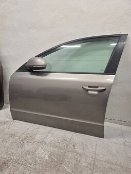 Predám ľavé predné šoferove dvere na Škoda Superb 2 II - 2