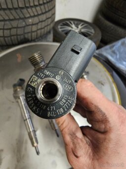 VSTREKOVACIE TRYSKY VAG 2.0 TDI 04L130277AE 0445110471 - 2