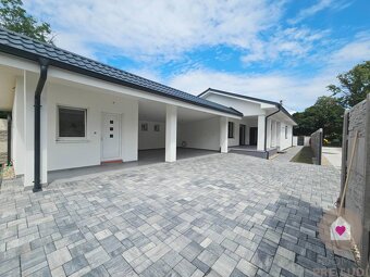 BUNGALOV S 2GARÁŽOU, KRYTOU TERASOU A LETNOU KUCHYŇOU 171m2, - 2