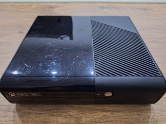 Samostatná herná konzola Xbox 360E 4GB - 2