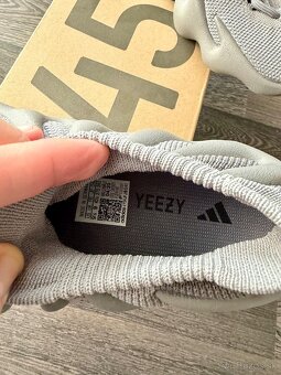 Yeezy 450 Stone Grey 43 1/3 - US 9 1/2 - 2