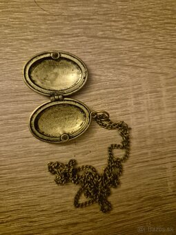 Medailonik s retiazkou - 2