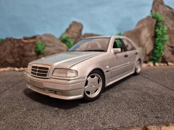 prodám model 1:18 mercedes benz C36 AMG - 2