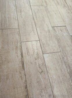 Gresová dlažba, vzor drevo - 2