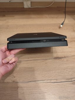 Predám PS4 - 2