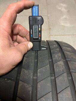 Bridgestone 225/40 R19 letné - 2