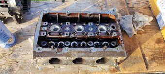 Hlava motora AZQ - poskodena - 2
