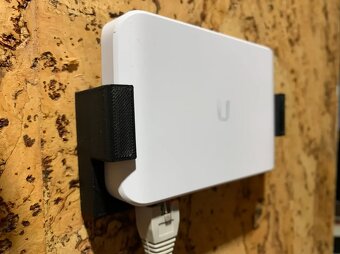 Ubiquiti držiak na switch - 2