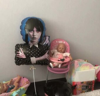 Nové balóny Wednesday Addams 75cm/vec 53cm - AŽ 15/16/17 ks - 2
