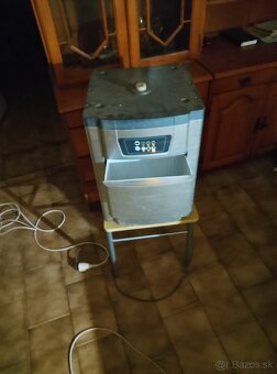 Predám automat na vodu z vyrobnikom ľadu - 2