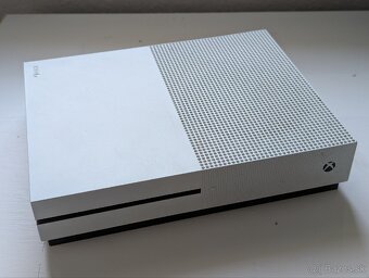 Xbox one s 1b /hry/ovladac - 2