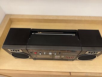 Predám TOSHIBA RT-7045 kazetový rádiomagnetofón - 2
