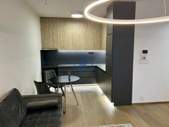 Na PRENÁJOM unikátny 2i byt v ikonickej EUROVEA Tower na 32. - 2