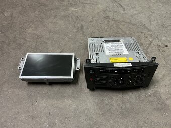 Peugeot 607 fac. - originál. rádio + display. - 2
