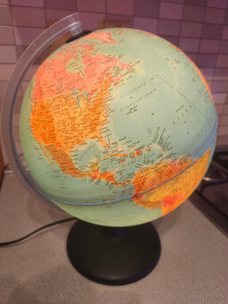 Svietiaci glóbus - 2