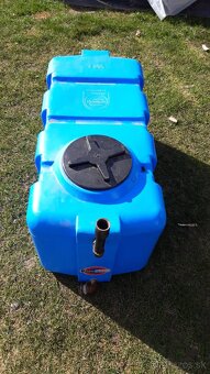 plastová nadrž 200L cena 30€ - 2