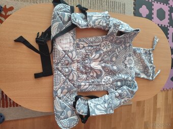 Belenka erognomicky, rastuci nosic od 3kg - 2