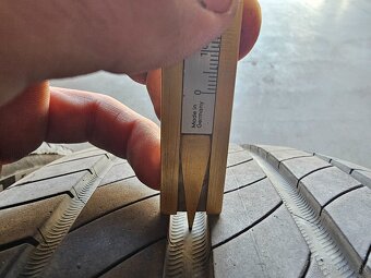 225/45R17 - 2