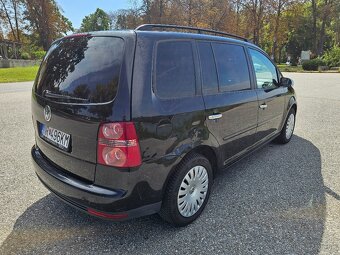 Touran 7 miest benzín  automat - 2