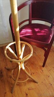 Starožitný vešiak. - 2