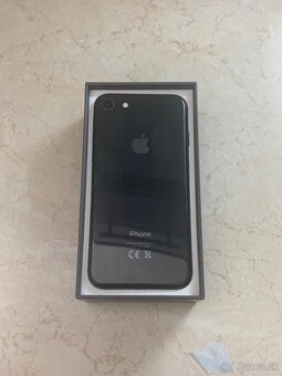 Predám iPhone 8 64GB - 2
