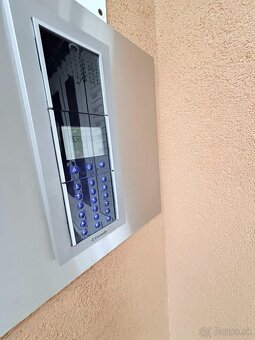 Znížená cena-1.iz byt s veľkou lodžiou a pivnicou v Trnave. - 2