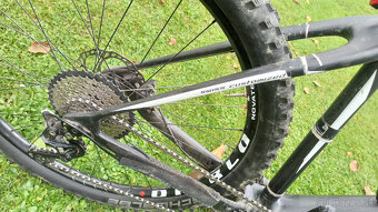 Price Premium 650B Carbon - 2