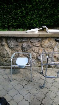 Nové podpažné chodítko, prenosné WC, sedák do vane - 2
