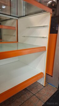 Sklenený pult + Drevená polica + Poličky - 2