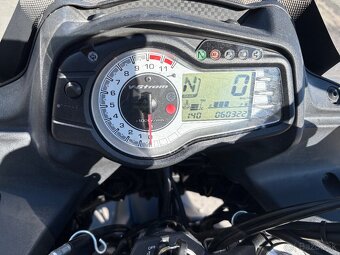 Suzuki V-Strom DL650 - 2