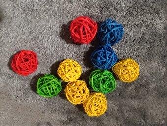 Predám nové hračky pre papagáje. - 2