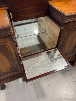 Barokový antický kabinet (bar) - 2