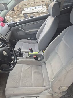 Interiér , sedačky vw golf 5 3dverak - 2