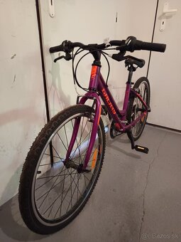 Dievčensky bicykel . - 2