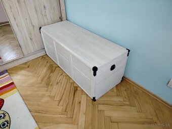 Predám bielu truhlicu šírka 120 cm - 2