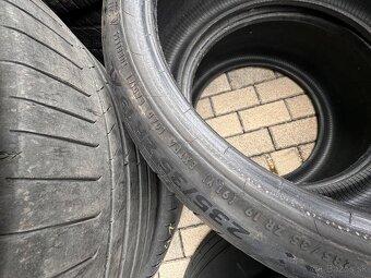 235/35 R19 continetal - 2