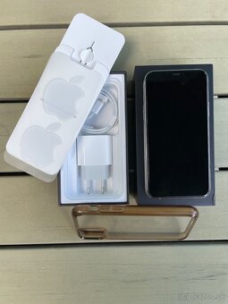 Predám iPhone 11 Pro 64GB Silver (Zdravie batérie 92%) - 2