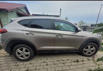 HYUNDAI TUCSON 2,0 - 4x4 - 2