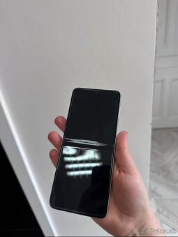 Samsung galaxy Z Flip5 - 2