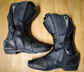 Forma Hornet 44 - 2
