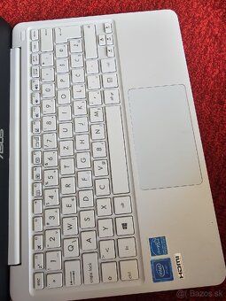 Asus E200h model bielé na náhradné diely - 2