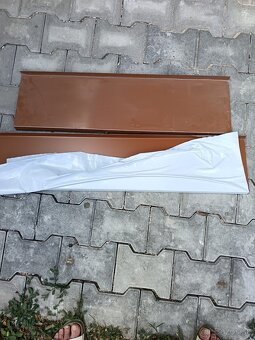 Predám dva nové plechové parapety. - 2