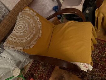 Ponúkam na predaj 2 kusy starých kresiel v retro štýle. - 2