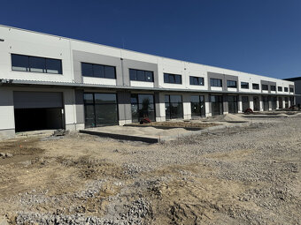 Predaj novopostaveného obchodného skladu 300 m² pri diaľnici - 2