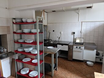 V centre mesta Hnušťa sa prenajíma reštaurácia - 2